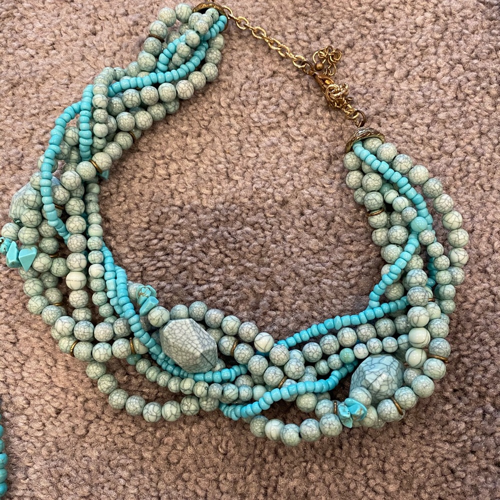 Turquoise bead necklace.